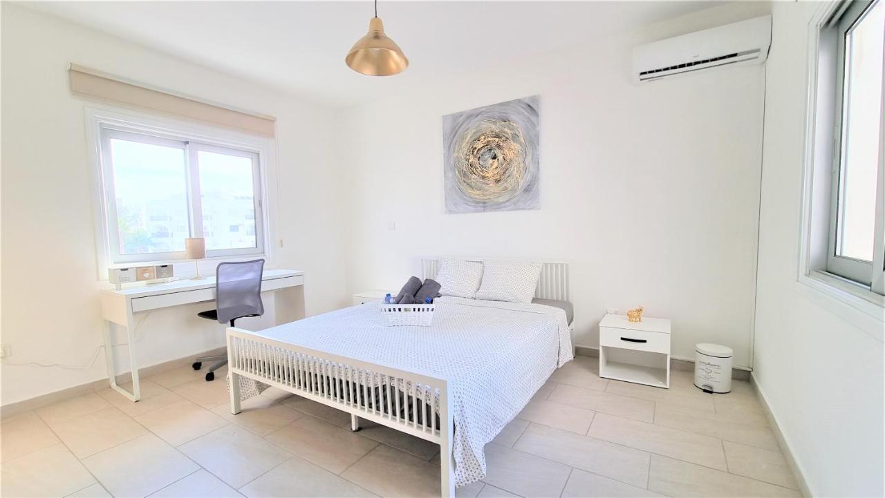 Spacious Lightflooded 2Br Apt / Near Center & Harbour Larnaca Bagian luar foto