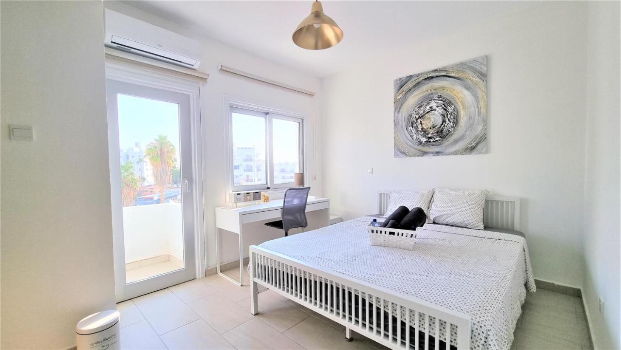 Spacious Lightflooded 2Br Apt / Near Center & Harbour Larnaca Bagian luar foto