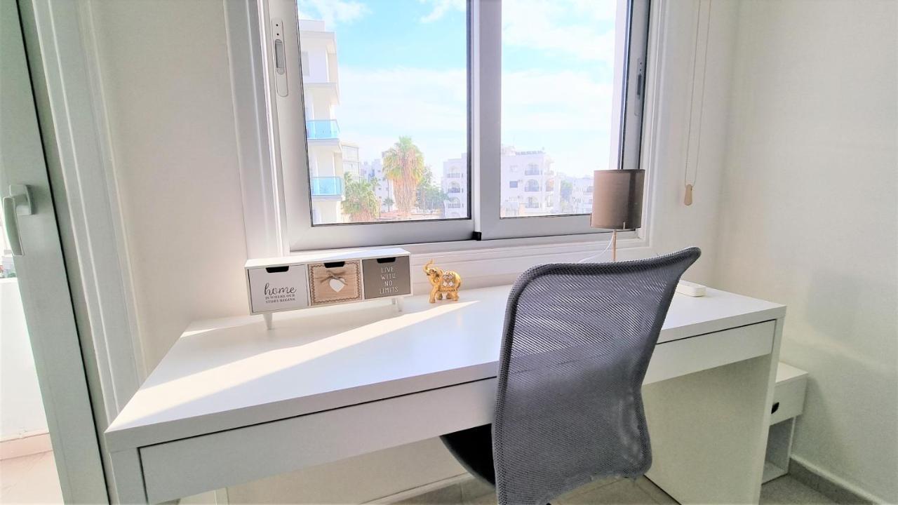 Spacious Lightflooded 2Br Apt / Near Center & Harbour Larnaca Bagian luar foto
