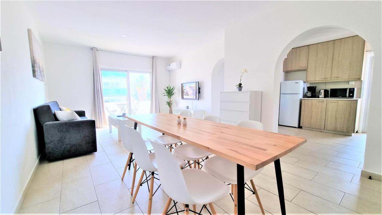 Spacious Lightflooded 2Br Apt / Near Center & Harbour Larnaca Bagian luar foto