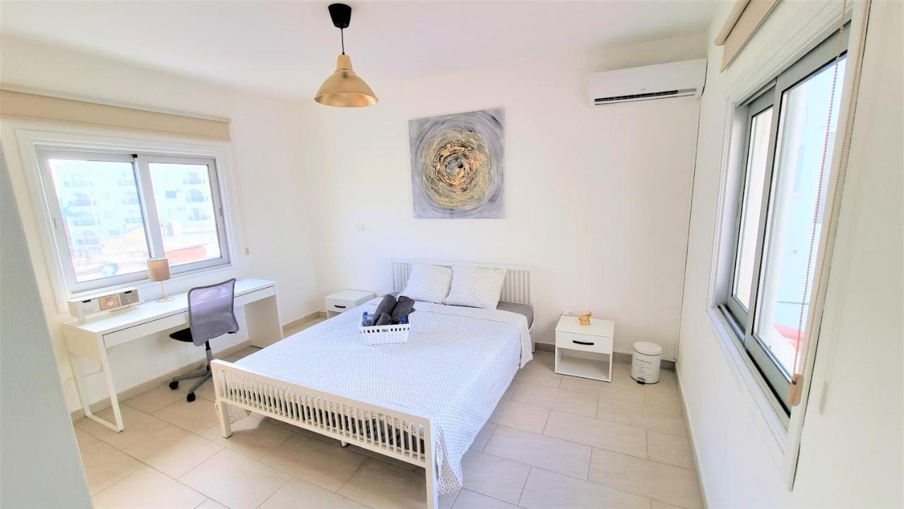 Spacious Lightflooded 2Br Apt / Near Center & Harbour Larnaca Bagian luar foto